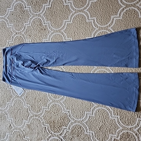 Lululemon Groove Nulu HR Flared Pant *Regular In Wahsed Denim NWT - Picture 2 of 6
